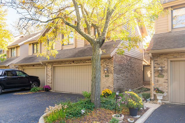 7914 S Garfield Avenue, Burr Ridge, IL 60527