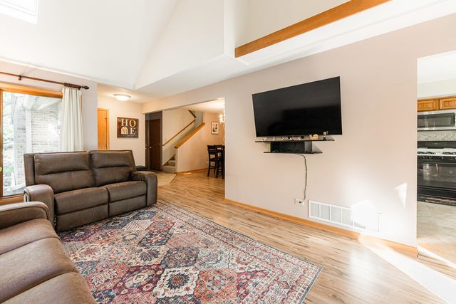 7914 S Garfield Avenue, Burr Ridge, IL 60527