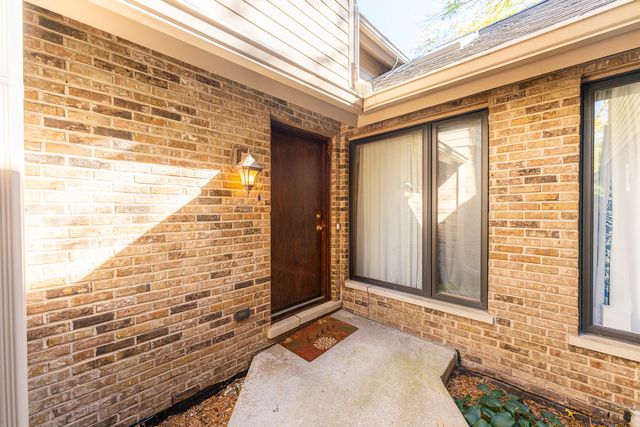 7914 S Garfield Avenue, Burr Ridge, IL 60527