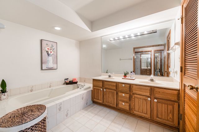 7914 S Garfield Avenue, Burr Ridge, IL 60527