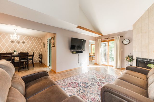 7914 S Garfield Avenue, Burr Ridge, IL 60527
