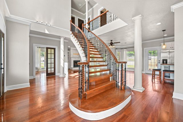 1175 Southern WAY, Luling, TX 78648