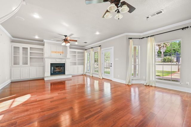 1175 Southern WAY, Luling, TX 78648