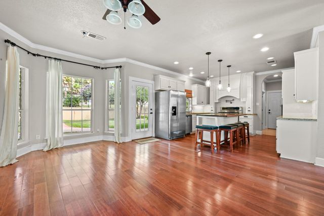1175 Southern WAY, Luling, TX 78648