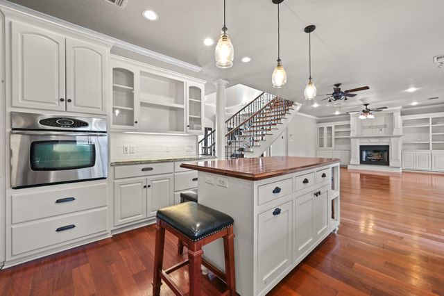 1175 Southern WAY, Luling, TX 78648
