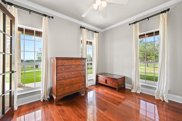 1175 Southern WAY, Luling, TX 78648