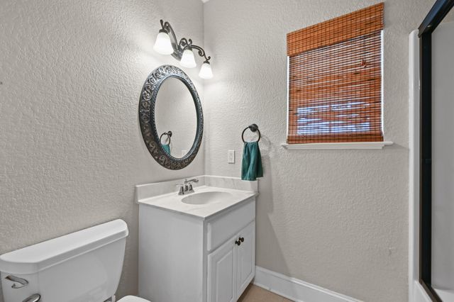 1175 Southern WAY, Luling, TX 78648