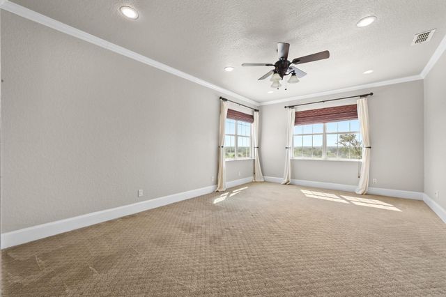1175 Southern WAY, Luling, TX 78648