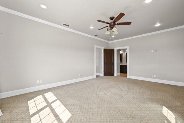 1175 Southern WAY, Luling, TX 78648