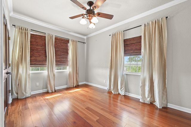 1175 Southern WAY, Luling, TX 78648