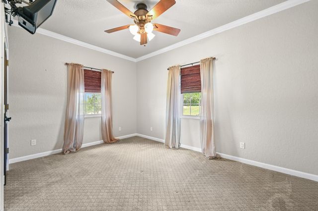 1175 Southern WAY, Luling, TX 78648