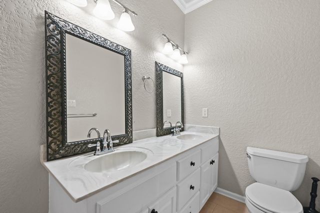 1175 Southern WAY, Luling, TX 78648