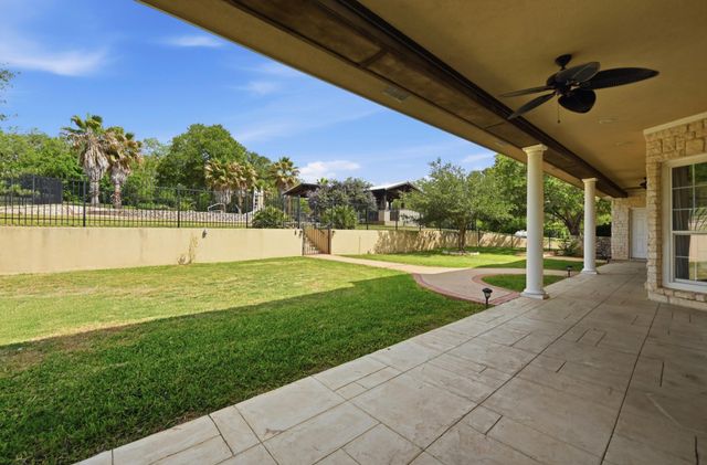 1175 Southern WAY, Luling, TX 78648