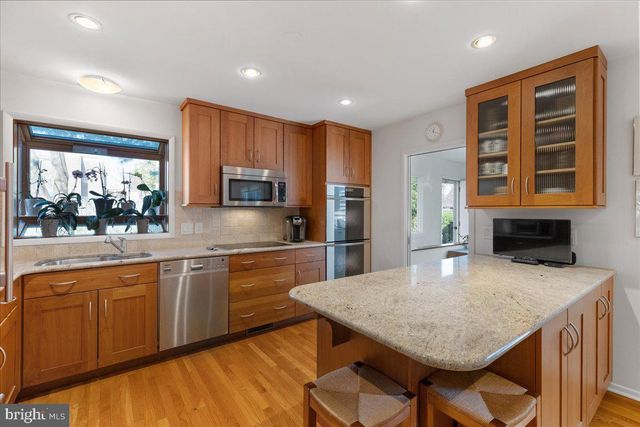 16 STURGES WAY, Princeton, NJ 08540