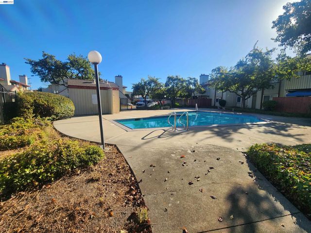 27162 Tampa Ave 70, Hayward, CA 94544