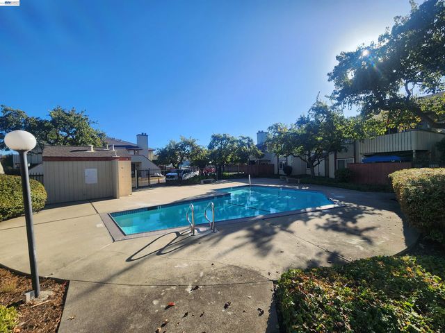 27162 Tampa Ave 70, Hayward, CA 94544