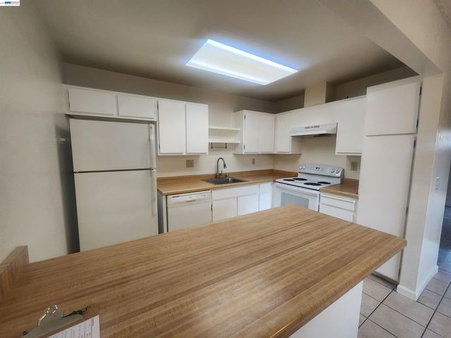 27162 Tampa Ave 70, Hayward, CA 94544