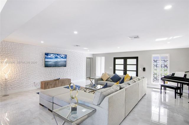 1245 Garfield St, Hollywood, FL 33019