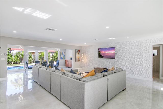 1245 Garfield St, Hollywood, FL 33019