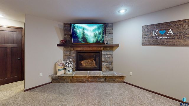 6226 S Badlands Ct Court, Sioux Falls, SD 57108