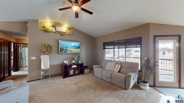 6226 S Badlands Ct Court, Sioux Falls, SD 57108