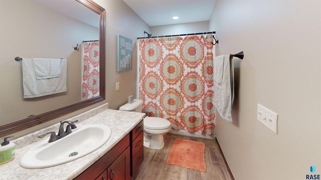 6226 S Badlands Ct Court, Sioux Falls, SD 57108