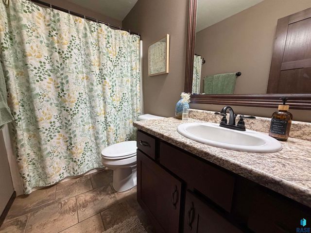 6226 S Badlands Ct Court, Sioux Falls, SD 57108