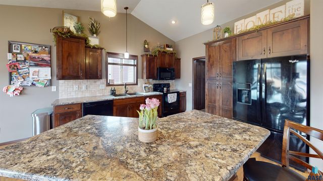 6226 S Badlands Ct Court, Sioux Falls, SD 57108
