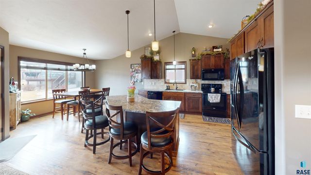 6226 S Badlands Ct Court, Sioux Falls, SD 57108