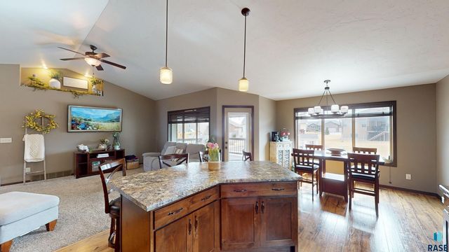 6226 S Badlands Ct Court, Sioux Falls, SD 57108