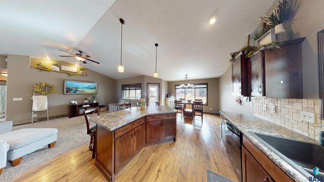 6226 S Badlands Ct Court, Sioux Falls, SD 57108