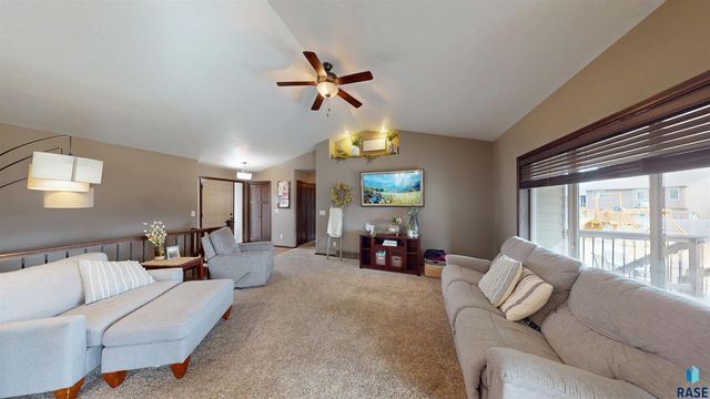6226 S Badlands Ct Court, Sioux Falls, SD 57108