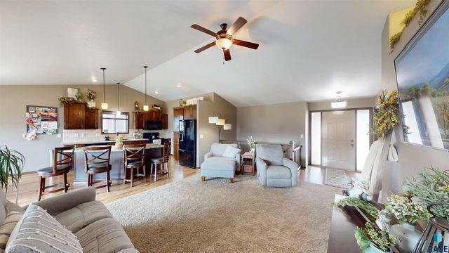 6226 S Badlands Ct Court, Sioux Falls, SD 57108