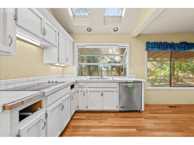 17427 Sw RIVENDELL Dr, Portland, OR 97224