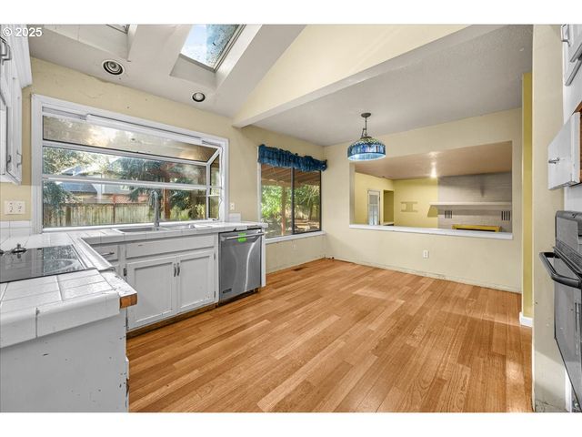 17427 Sw RIVENDELL Dr, Portland, OR 97224