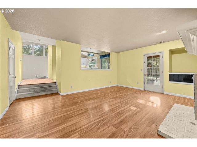 17427 Sw RIVENDELL Dr, Portland, OR 97224