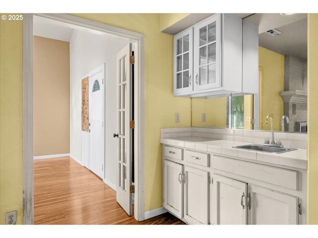 17427 Sw RIVENDELL Dr, Portland, OR 97224