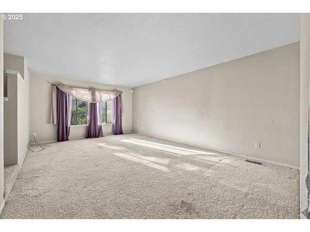 17427 Sw RIVENDELL Dr, Portland, OR 97224