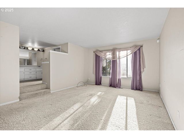 17427 Sw RIVENDELL Dr, Portland, OR 97224