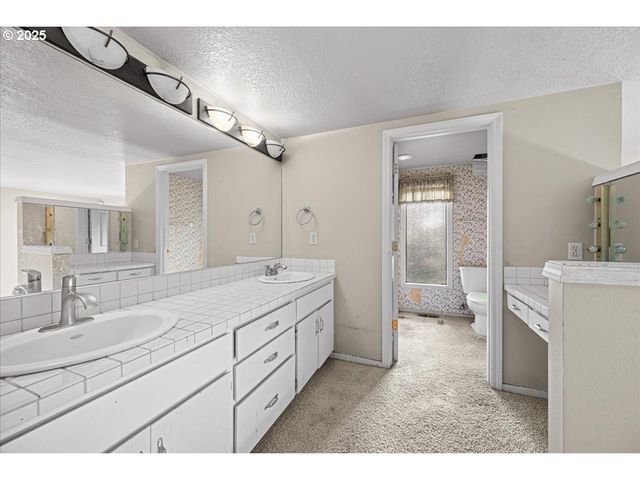 17427 Sw RIVENDELL Dr, Portland, OR 97224