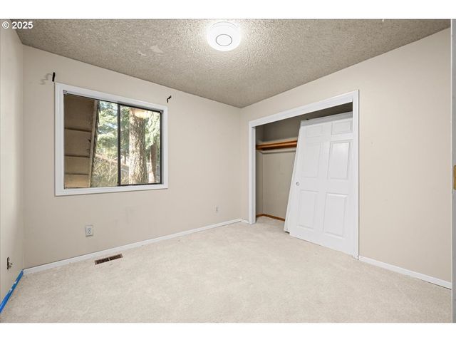 17427 Sw RIVENDELL Dr, Portland, OR 97224