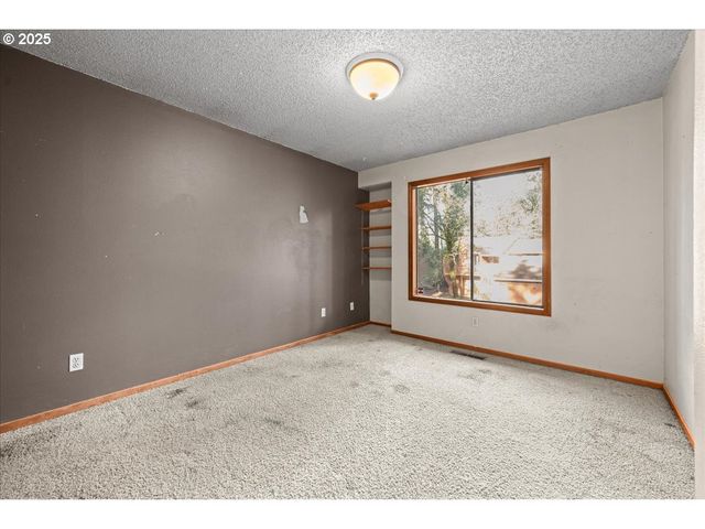 17427 Sw RIVENDELL Dr, Portland, OR 97224