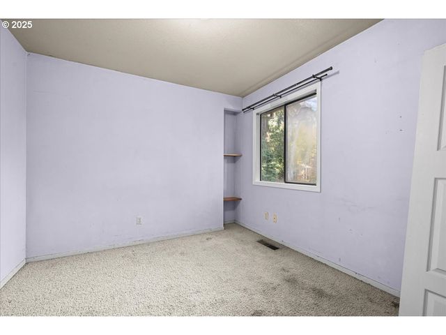 17427 Sw RIVENDELL Dr, Portland, OR 97224