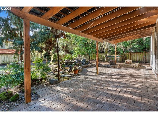 17427 Sw RIVENDELL Dr, Portland, OR 97224