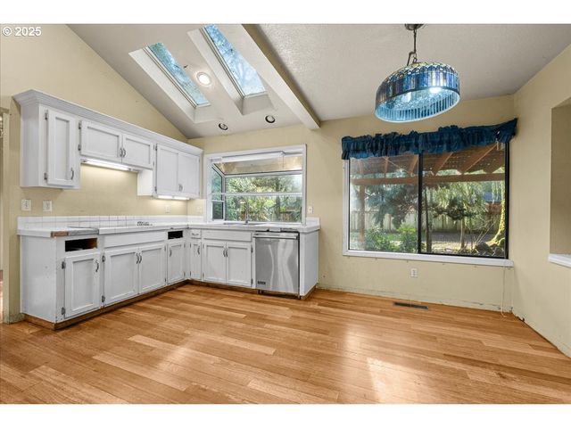 17427 Sw RIVENDELL Dr, Portland, OR 97224