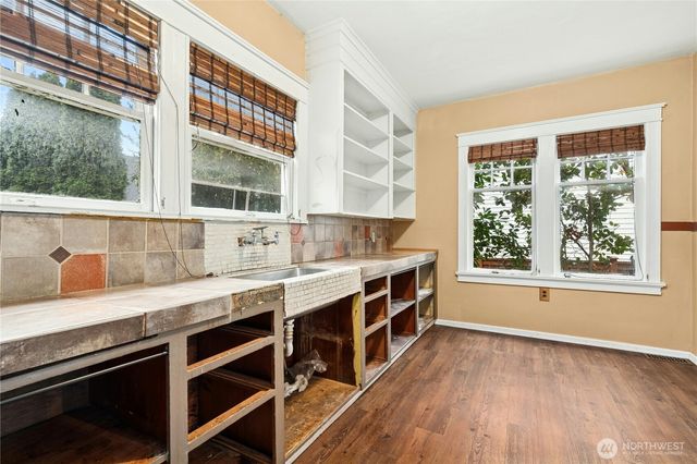 206 32nd Avenue, Seattle, WA 98122