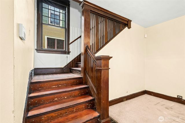 206 32nd Avenue, Seattle, WA 98122