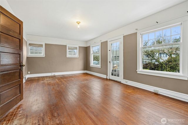 206 32nd Avenue, Seattle, WA 98122