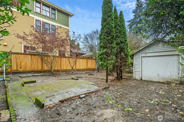 206 32nd Avenue, Seattle, WA 98122