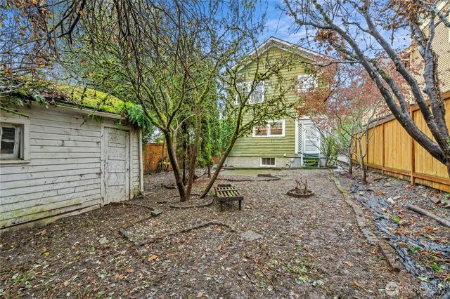 206 32nd Avenue, Seattle, WA 98122